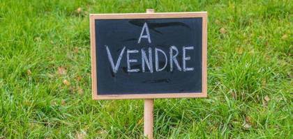 Terrain à Mehun-sur-Yèvre en Cher (18) de 603 m² à vendre au prix de 40936€
